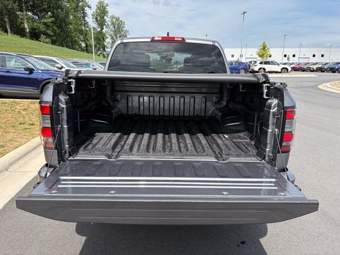 Used 2025 Nissan Frontier SV AWD/4WD image 11