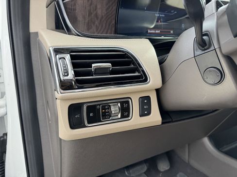 Used 2024 Lincoln Navigator L Reserve image 7