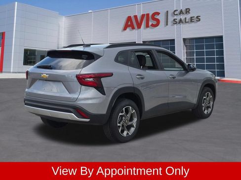Used 2025 Chevrolet Trax LT w/ LT Convenience Package FWD image 6