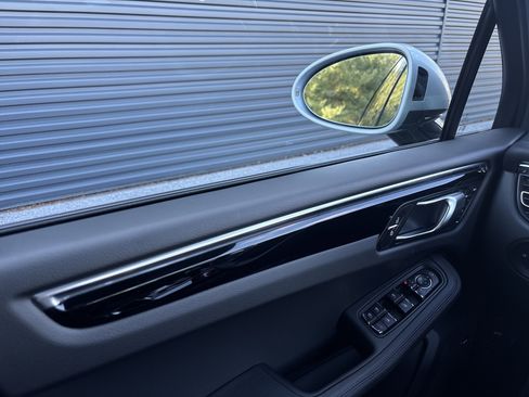 New 2026 Porsche Macan AWD/4WD image 27