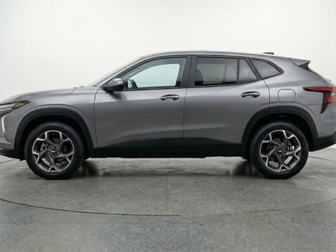 Used 2025 Chevrolet Trax LT image 5