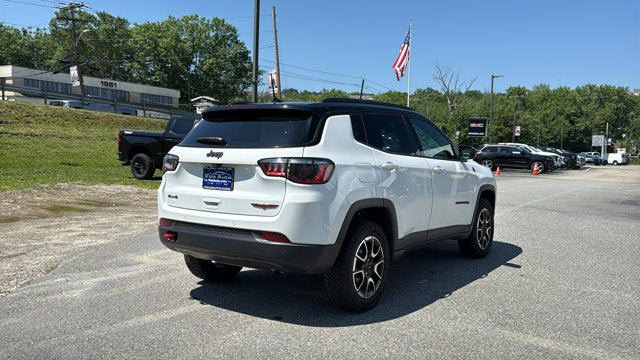 Used 2024 Jeep Compass Trailhawk AWD/4WD image 6