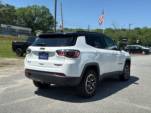 Used 2024 Jeep Compass Trailhawk AWD/4WD image 6