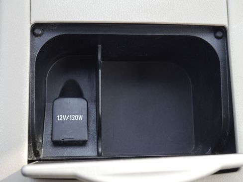 Used 2010 Toyota Camry LE FWD image 36