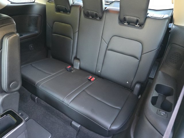 Used 2025 Nissan Pathfinder Platinum FWD image 12