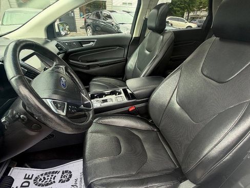 Used 2019 Ford Edge Titanium w/ Equipment Group 301A AWD/4WD image 19