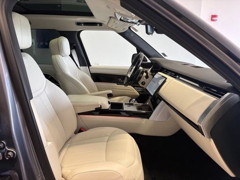 Used 2025 Land Rover Range Rover SE AWD/4WD image 24