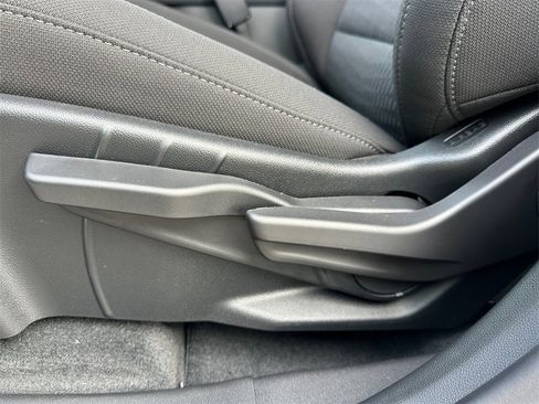 New 2026 Chevrolet Equinox LT image 10