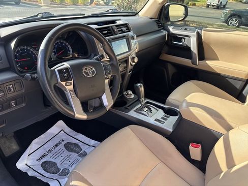 Used 2019 Toyota 4Runner SR5 Premium image 11