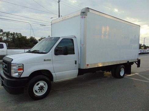 Certified 2024 Ford E-450 and Econoline 450 Super Duty w/ Power Windows & Locks Group image 6