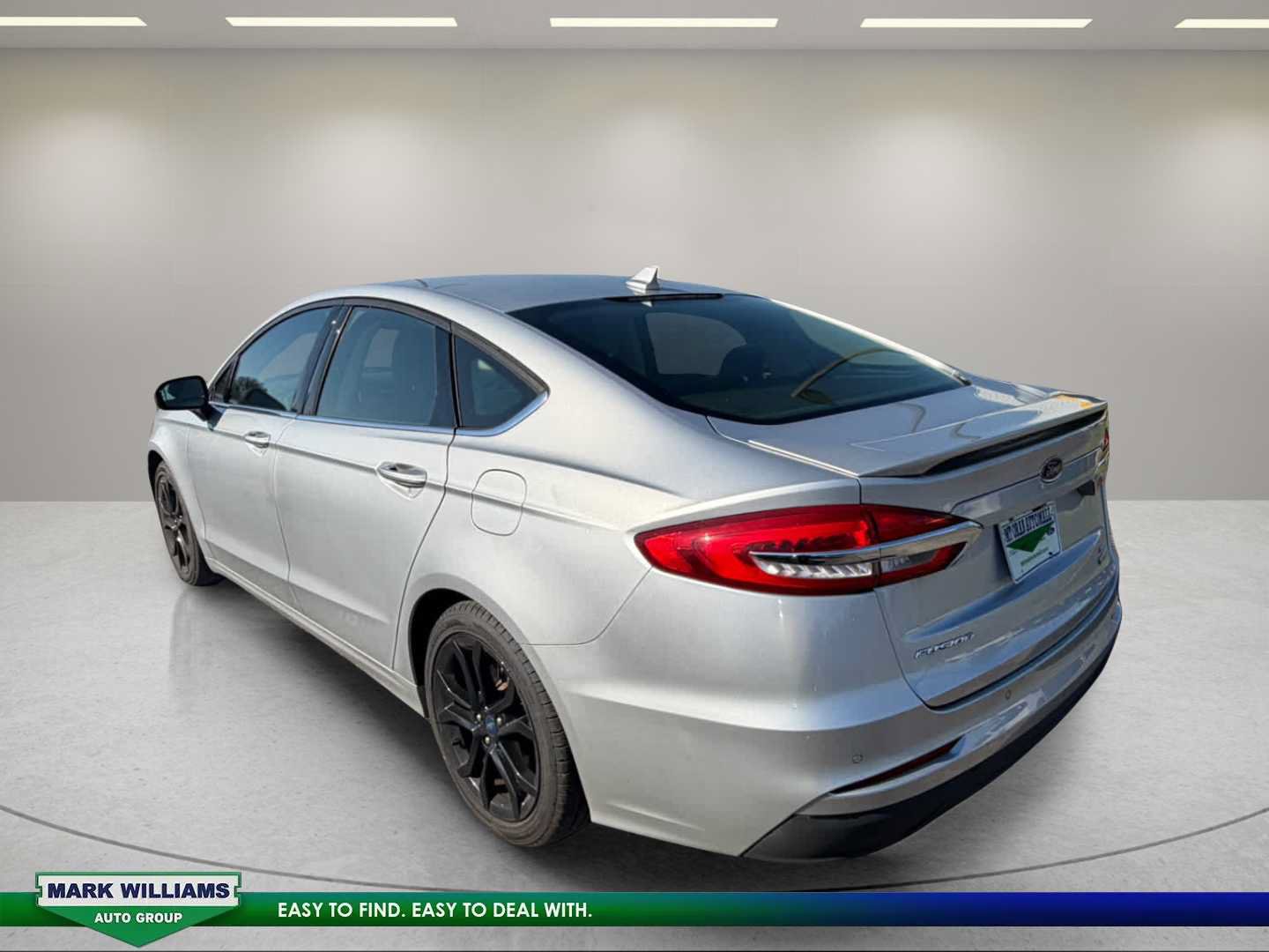 Used 2019 Ford Fusion SE w/ Equipment Group 151A FWD image 4