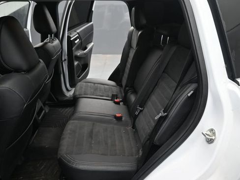 Used 2022 Mitsubishi Outlander SE image 13