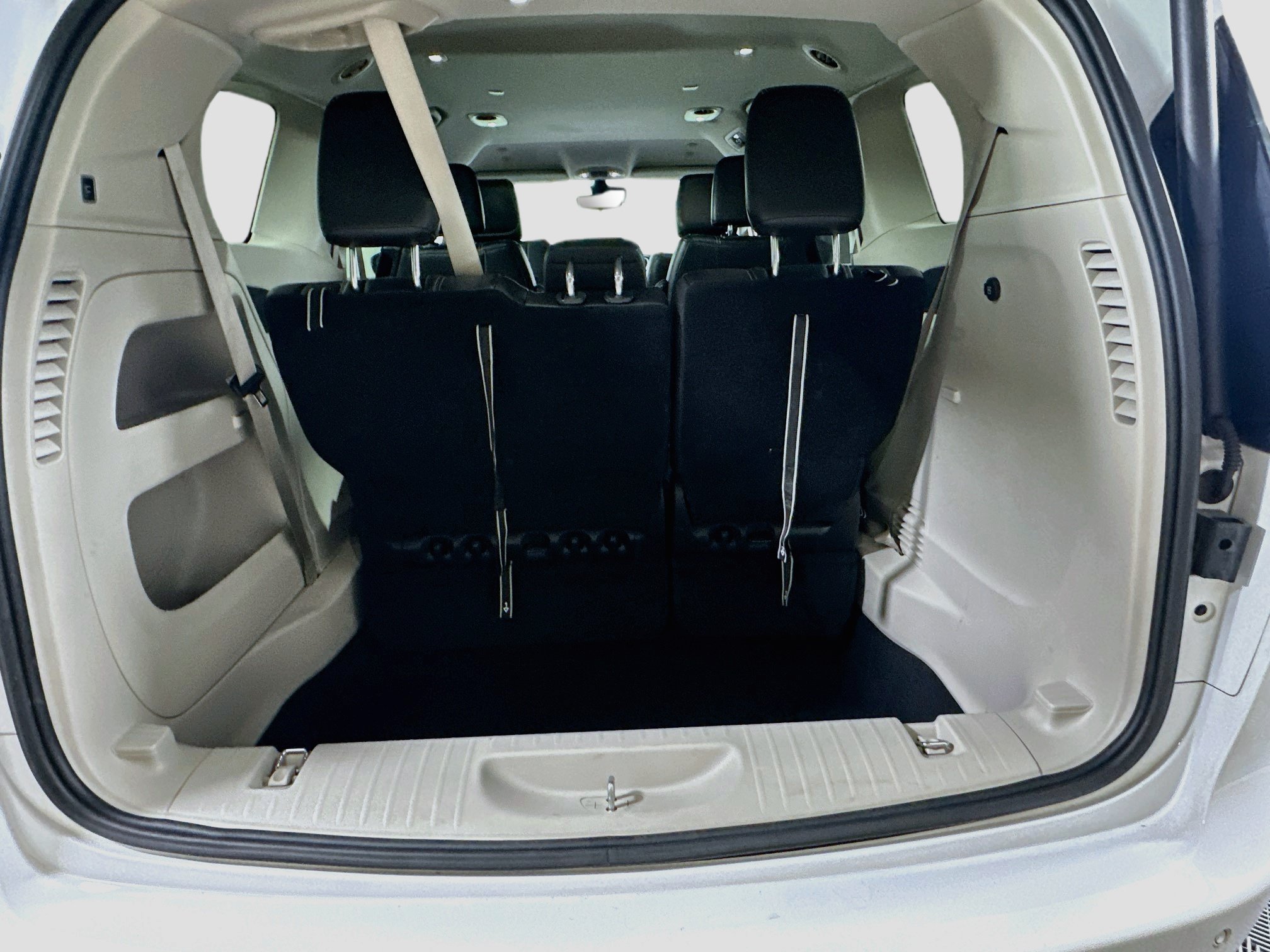 Used 2024 Chrysler Pacifica Touring-L FWD image 29