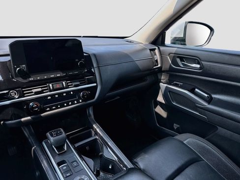 Used 2022 Nissan Pathfinder SL AWD/4WD image 22