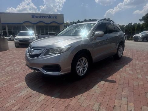 Used 2017 Acura RDX w/ AcuraWatch Plus Package FWD image 1