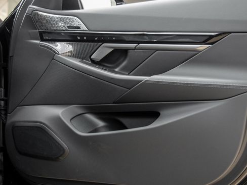 Used 2025 BMW M5 w/ Carbon Package image 41