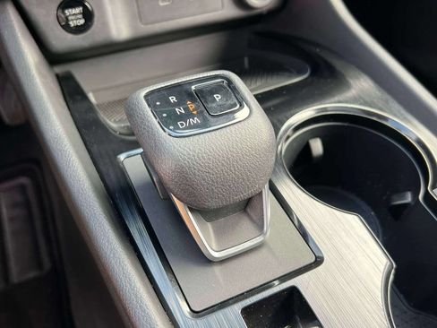 Used 2025 Nissan Rogue SV w/ SV Premium Package FWD image 31