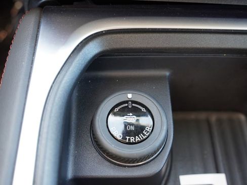 Certified 2025 Ford Expedition Active image 34