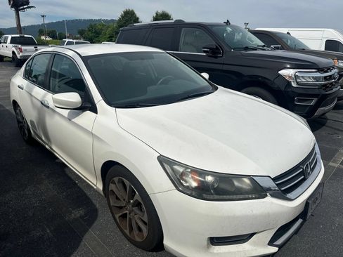 Used 2015 Honda Accord Sport image 2