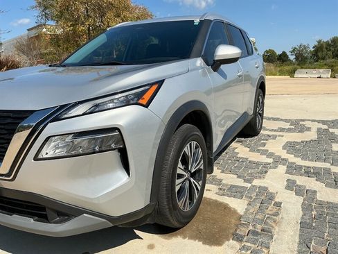 Used 2023 Nissan Rogue SV w/ SV Premium B Package image 8