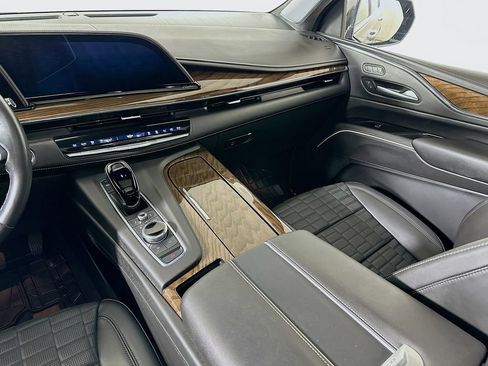 Used 2023 Cadillac Escalade ESV Premium Luxury Platinum AWD/4WD image 28
