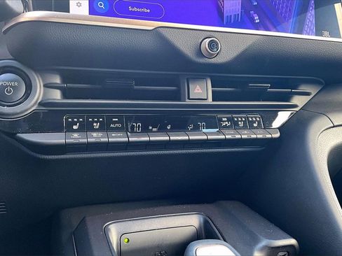 Used 2023 Toyota Crown Limited image 14