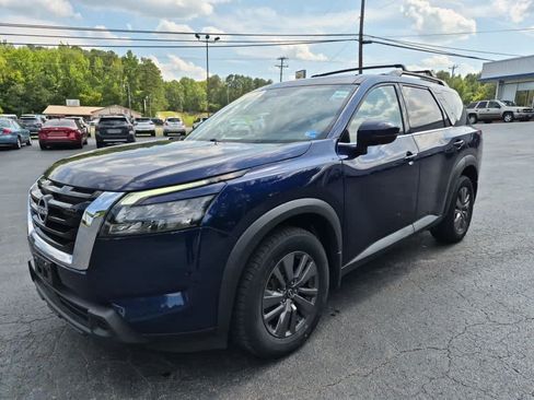 Used 2023 Nissan Pathfinder SV w/ Cargo Package AWD/4WD image 3