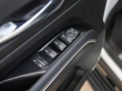 Used 2022 Cadillac Escalade Sport Platinum AWD/4WD image 24