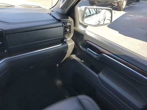 Used 2025 GMC Sierra 1500 SLT image 17