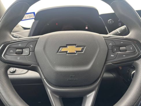 Used 2025 Chevrolet Trax LT FWD image 27