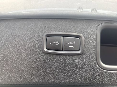 Used 2021 Porsche Macan image 16