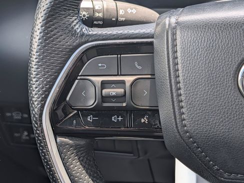 Used 2024 Toyota Sequoia Platinum AWD/4WD image 14
