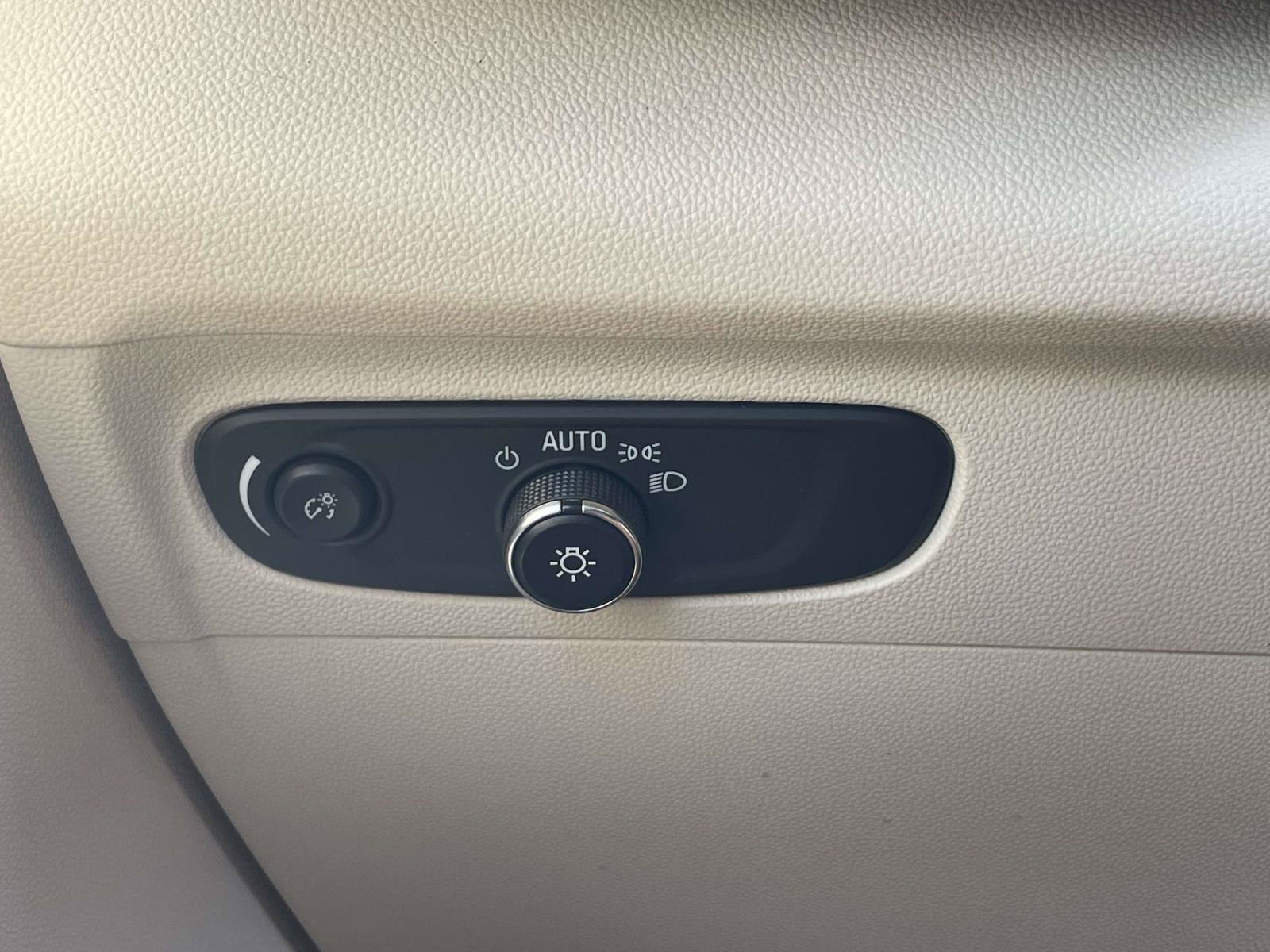 Used 2023 Buick Envision Preferred FWD image 21