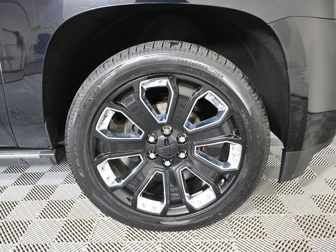 Used 2020 GMC Yukon XL Denali w/ Denali Ultimate Black Edition AWD/4WD image 11