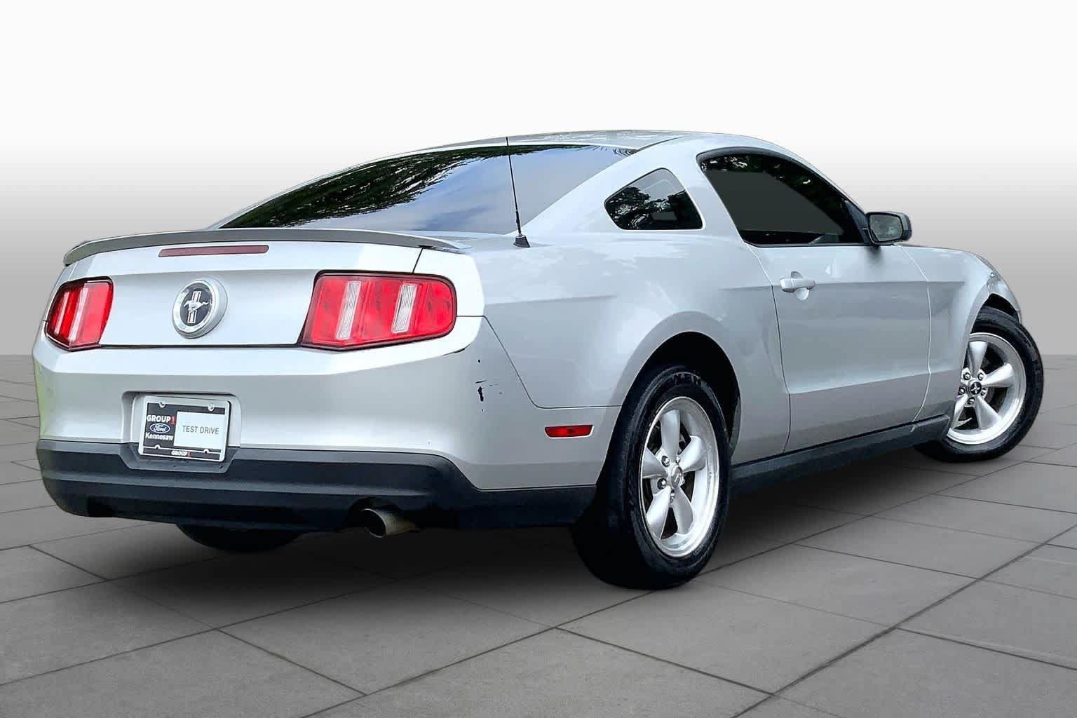 Used 2010 Ford Mustang Premium RWD image 10