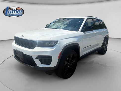 Used 2023 Jeep Grand Cherokee Altitude AWD/4WD image 1