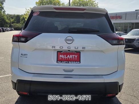 Certified 2026 Nissan Rogue SV FWD image 4