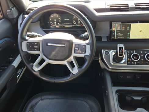 Used 2024 Land Rover Defender 110 X-Dynamic SE AWD/4WD image 13