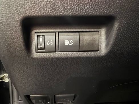 Used 2025 Toyota RAV4 XLE AWD/4WD image 18