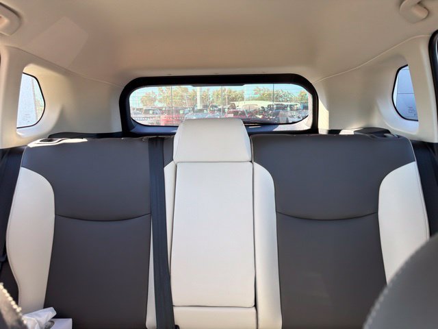 Used 2023 Toyota Corolla Cross XLE w/ Convenience Package FWD image 7