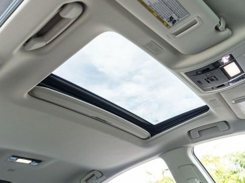 Used 2024 Lexus ES 300h w/ Luxury Package image 13