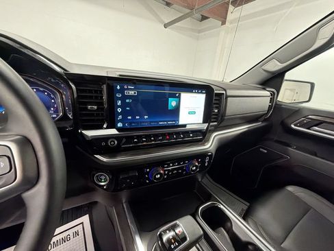 Used 2025 Chevrolet Silverado 1500 LTZ AWD/4WD image 17