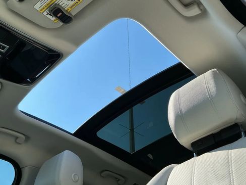 Used 2020 Land Rover Range Rover Velar S image 19