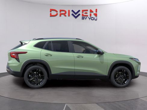New 2026 Chevrolet Trax ACTIV w/ Sunroof Package FWD image 4