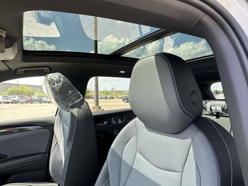 New 2026 Volkswagen Tiguan SE R-Line AWD/4WD image 16