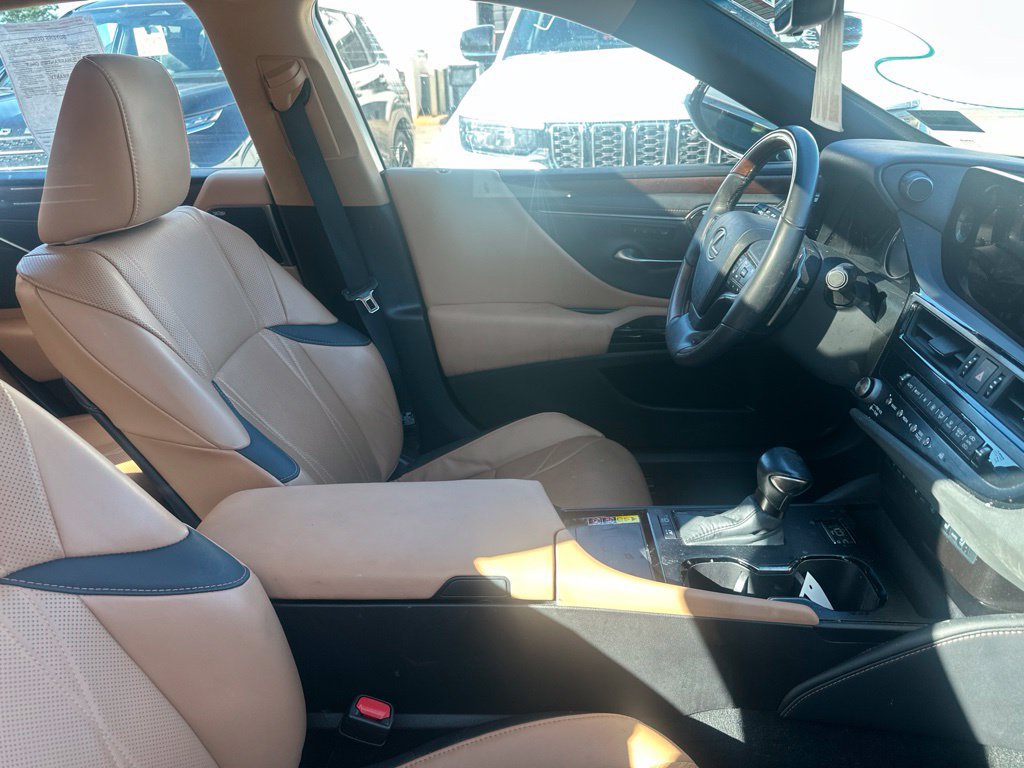 Used 2024 Lexus ES 300h w/ Accessory Package (Z2) FWD image 7