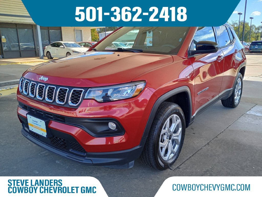 Used 2025 Jeep Compass Latitude w/ Sun & Sound Group AWD/4WD image 1