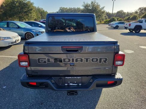Used 2023 Jeep Gladiator Sport image 11