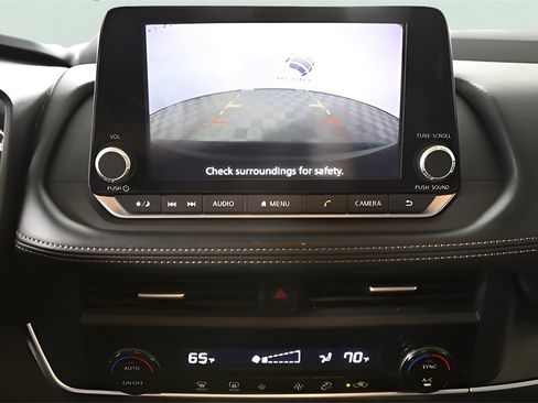 Used 2024 Nissan Rogue SV image 27