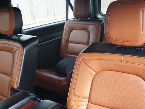 Used 2019 Lincoln Navigator L Reserve AWD/4WD image 24